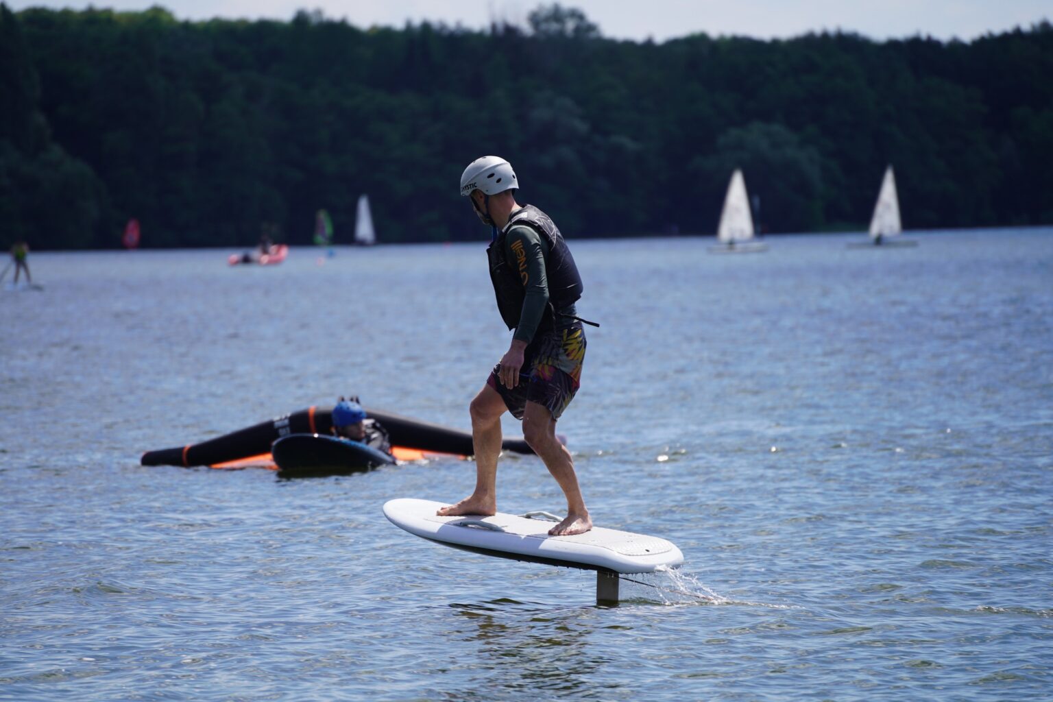 A board that levitates. E-foil as a hit this season