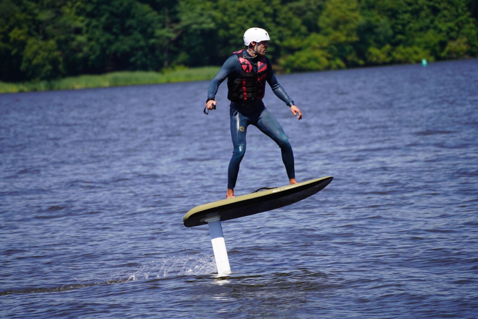 Fliteboard or jetsurf? Which water attraction is better for you?
